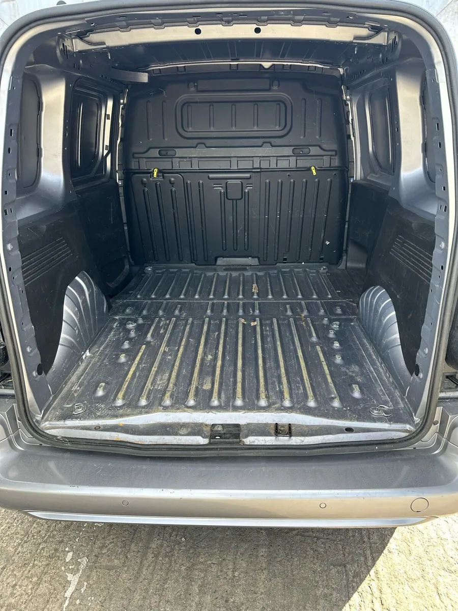 2022 Opel Combo sportive - Image 4