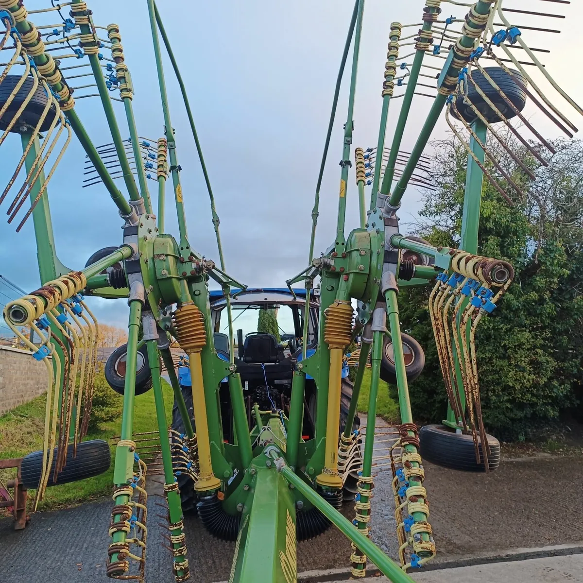 Krone Swadro 700 Rake (23ft) - Image 4