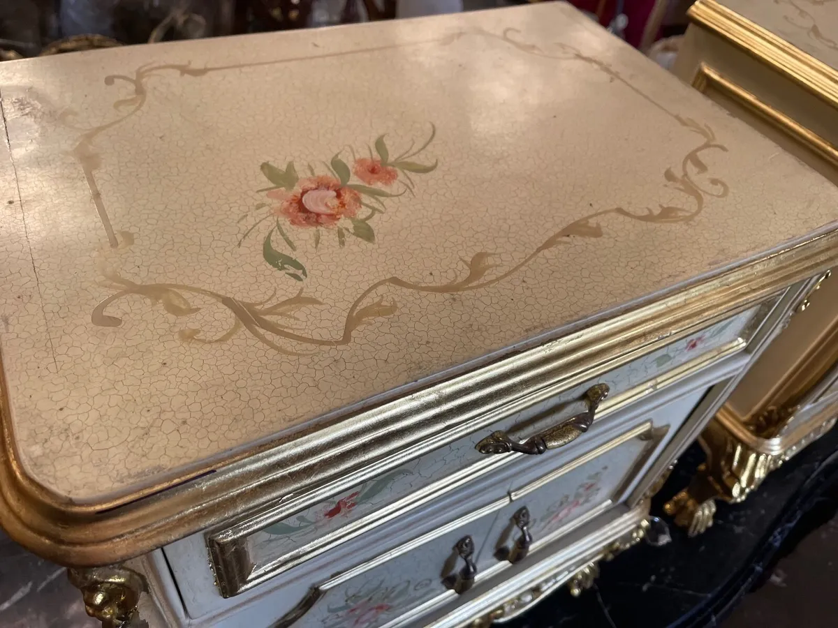 Pair of old hand painted lockers in good condition - Image 4