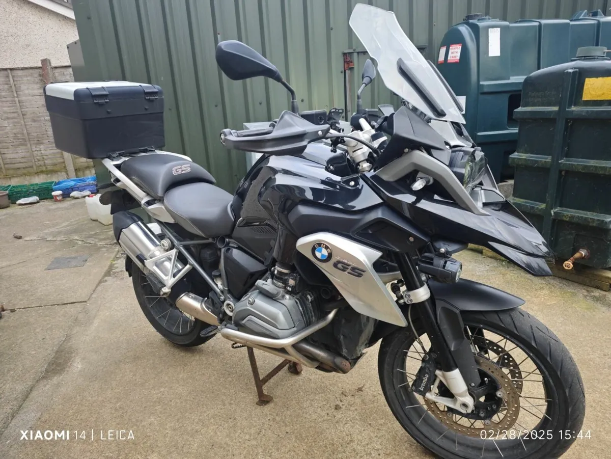 BMW R 1200 GS 2016 (Triple black) - Image 1