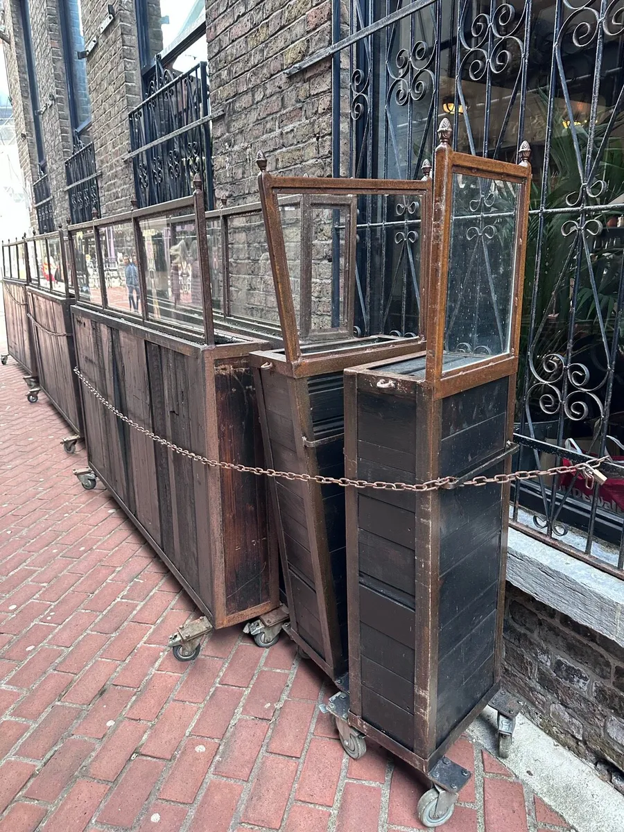 Restaurant / bar fance. - Image 1