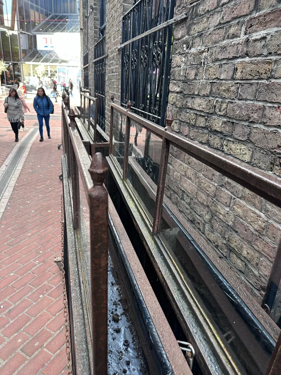 Restaurant / bar fance. - Image 2