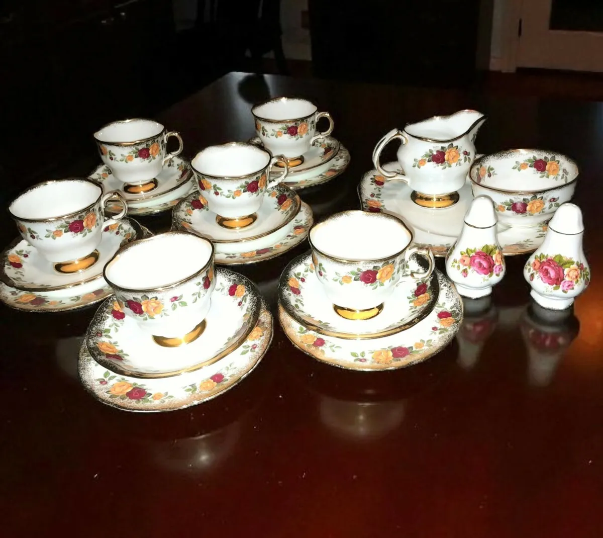 Beautiful ARKLOW Cottage Roses set - Image 1