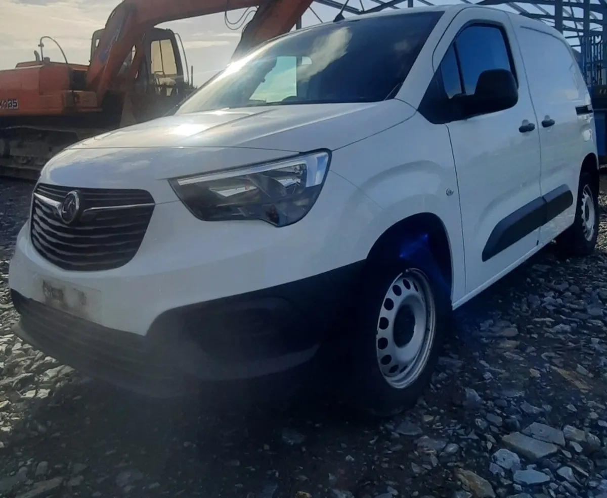 2021 Vauxhall Combo For Dismantling - Image 2