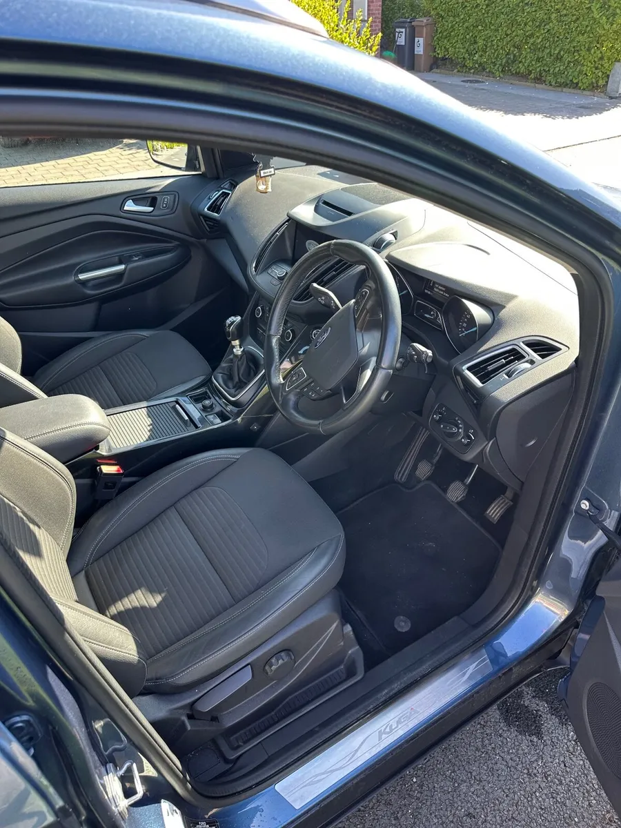 Ford Kuga 2019 Crewcab 4 seats - Image 3