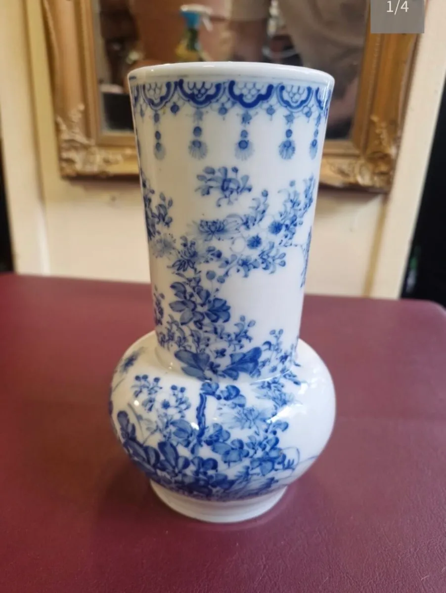 Blue and white Vase - Image 1