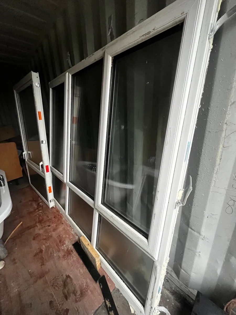 Household furniture - Image 1