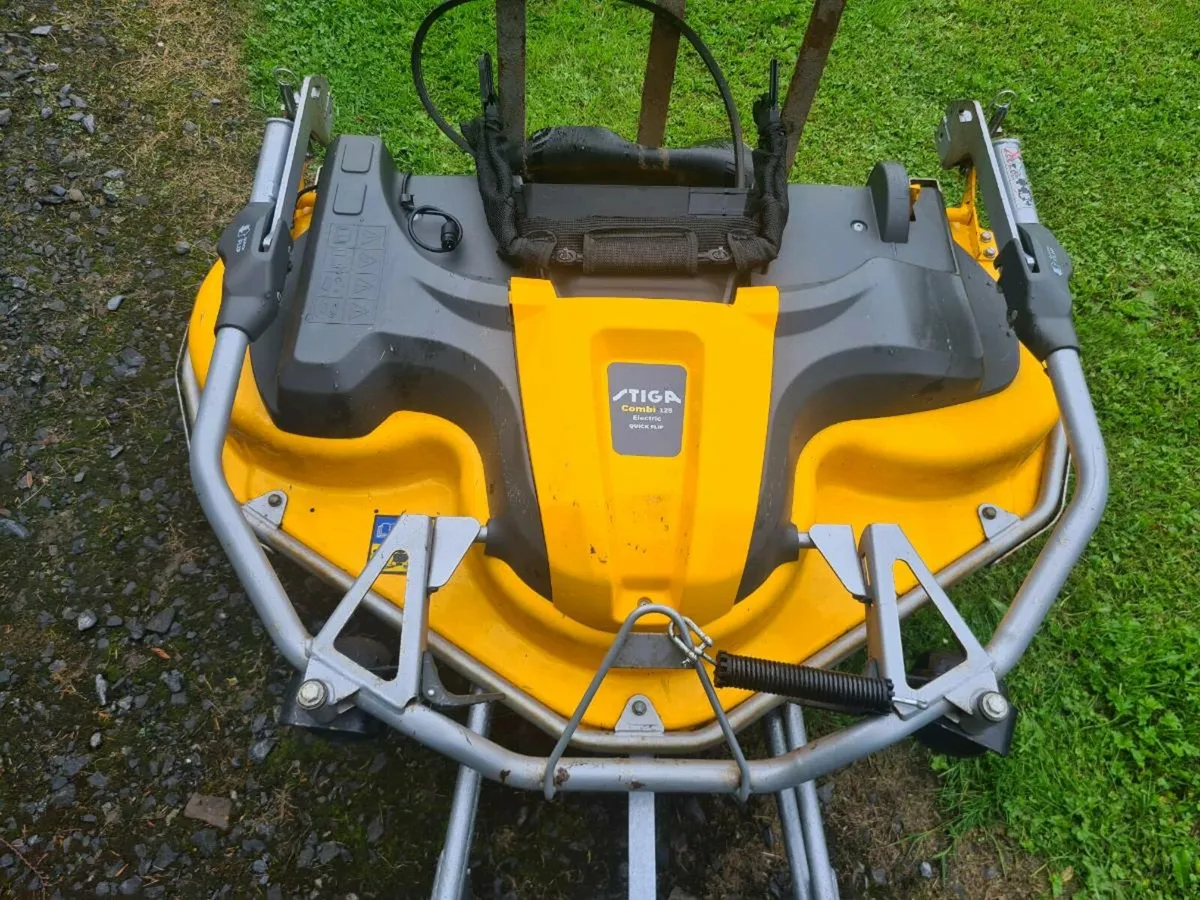 STIGA ELECTRIC QUICK FLIP DECK AS NEW - Image 1