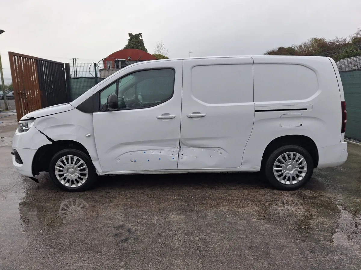 €500 OFF!!! * 231 Toyota Proace City LWB - Image 3