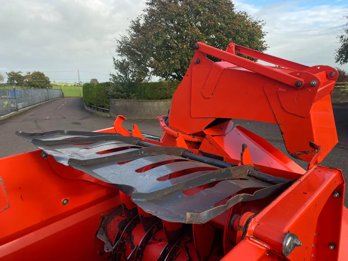 Kuhn Primor 3570M Straw Blower & Silage Feeder - Image 3