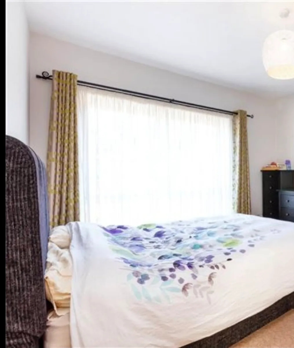 2 sets of eyelet curtains - green/beige - Image 2