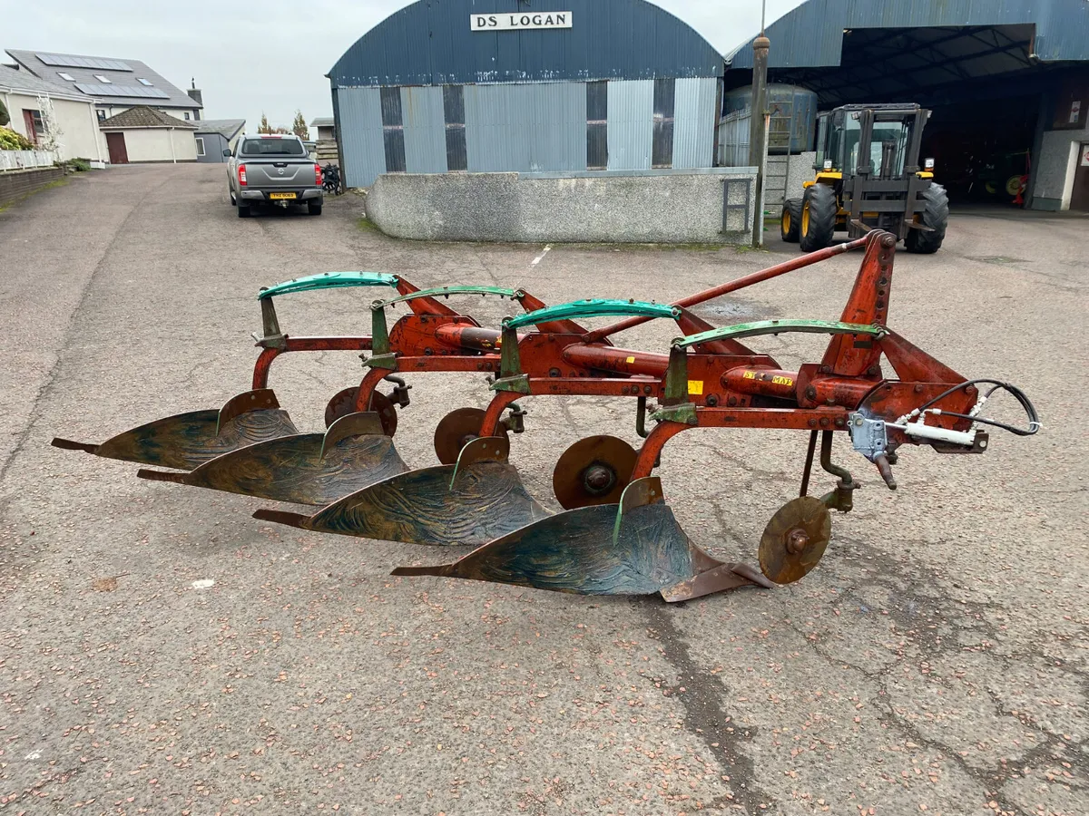 KVERNELAND 4F Spring Release Plough - Image 1