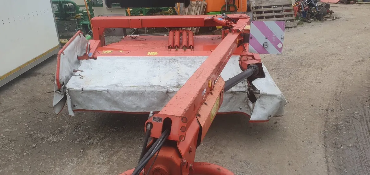 Kuhn 283 nine foot trailed mower - Image 1