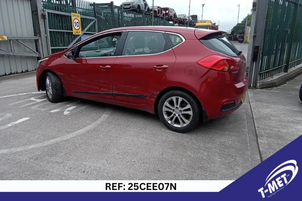 2013 KIA CEED BREAKING FOR PARTS - Image 3