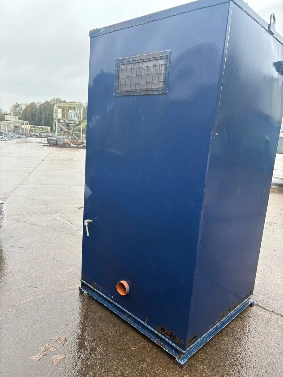 Toilet block outdoor construction - Image 3