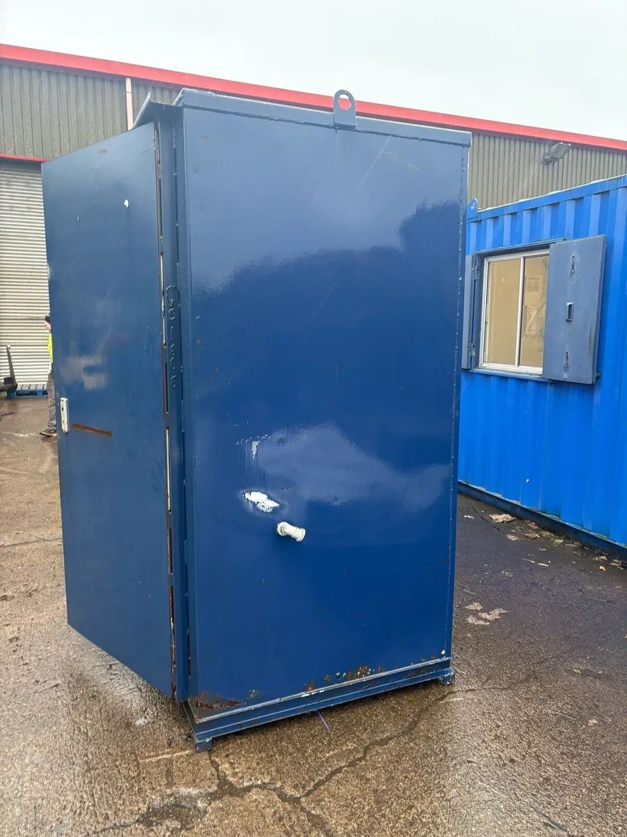 Toilet block outdoor construction - Image 4