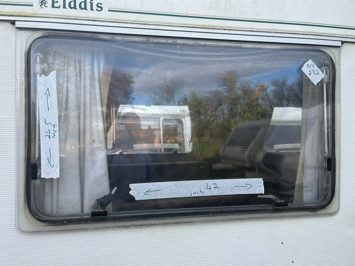 Caravan parts & windows - Image 4