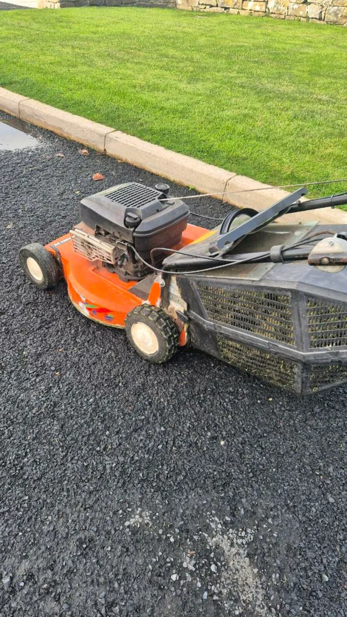 Briggs and Stratton 5hp lawn mower - Image 2