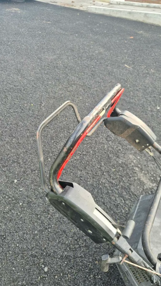 Briggs and Stratton 5hp lawn mower - Image 3