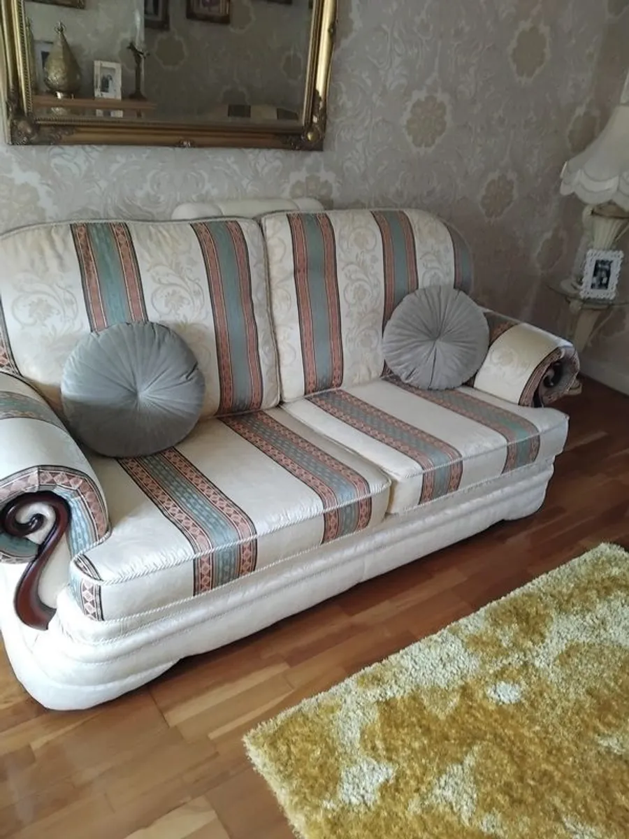 sofa and 2 armchairs - Image 1