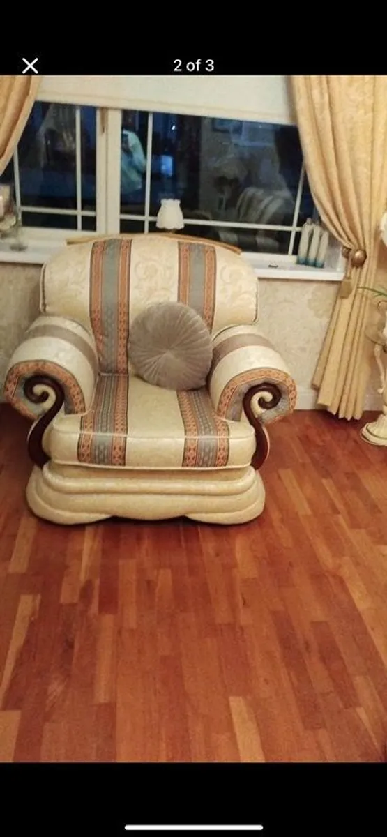 sofa and 2 armchairs - Image 2