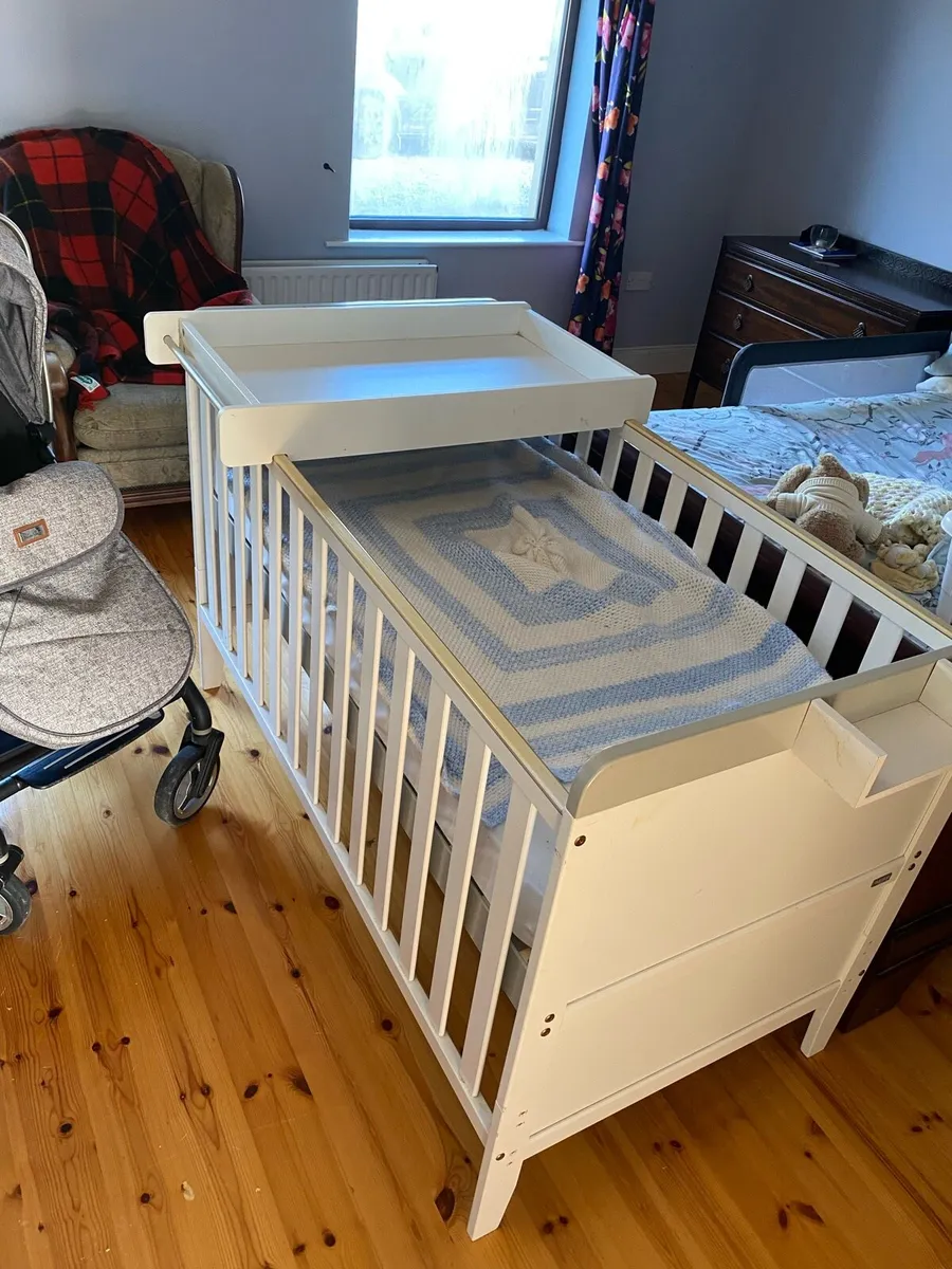 Buggy travel system and cot - Image 2