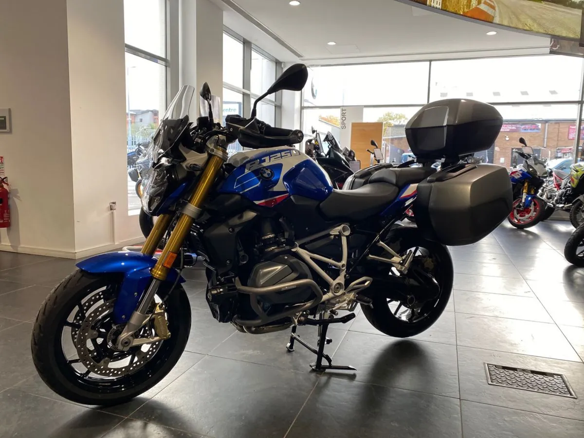 2024 BMW R1250R SE with Full Luggage! - Image 4