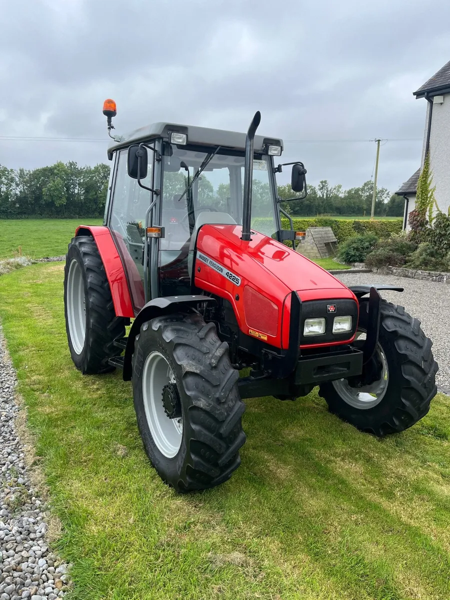 Massey Ferguson 4225 - Image 2
