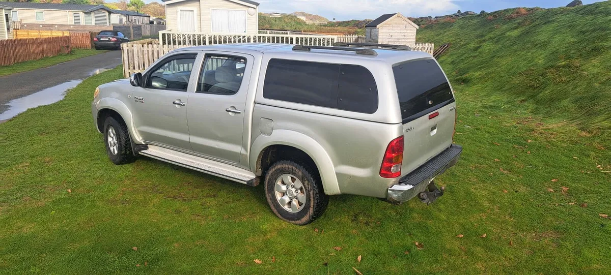 Toyota hilux 3.0 Automatic D4d €6000 - Image 2