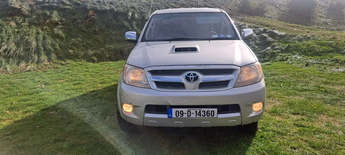 Toyota hilux 3.0 Automatic D4d €6000 - Image 1