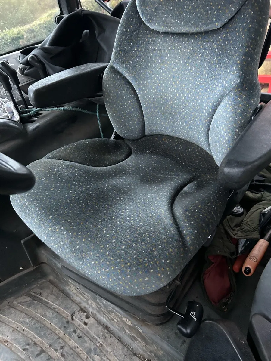 New air tractor seat and tool box - Image 2