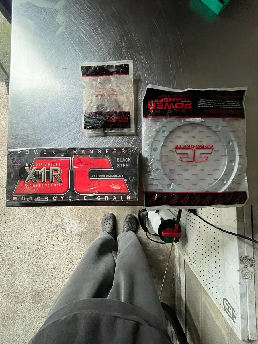 Chain and sprockets set Honda vfr 800 vtec - Image 1