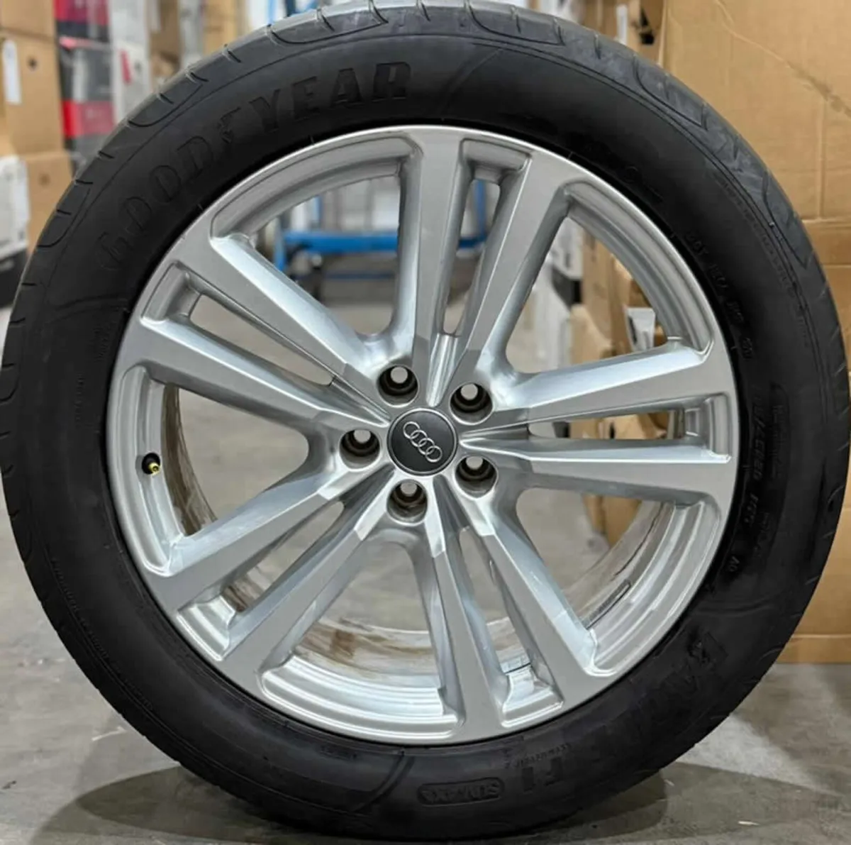 20" GENUINE OEM Q7 ALLOY WHEELS & TYRES - Image 4