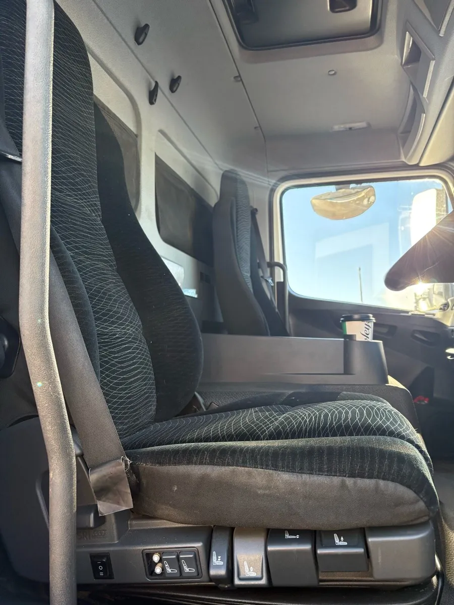 Mercedes Atego 20ft flatbed 2019 7.5 tone - Image 2