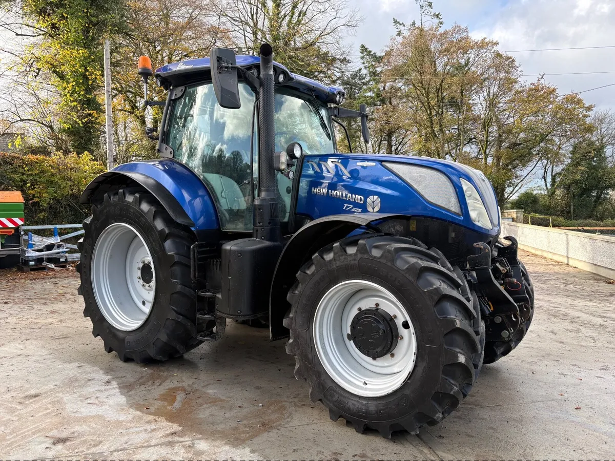 2020 New Holland T7.225 ***BLUEPOWER*** - Image 2