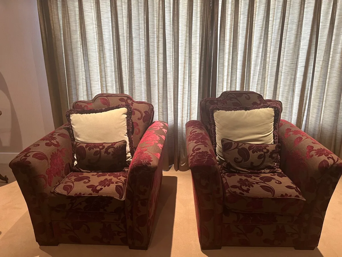 Couch and two chairs - Image 2