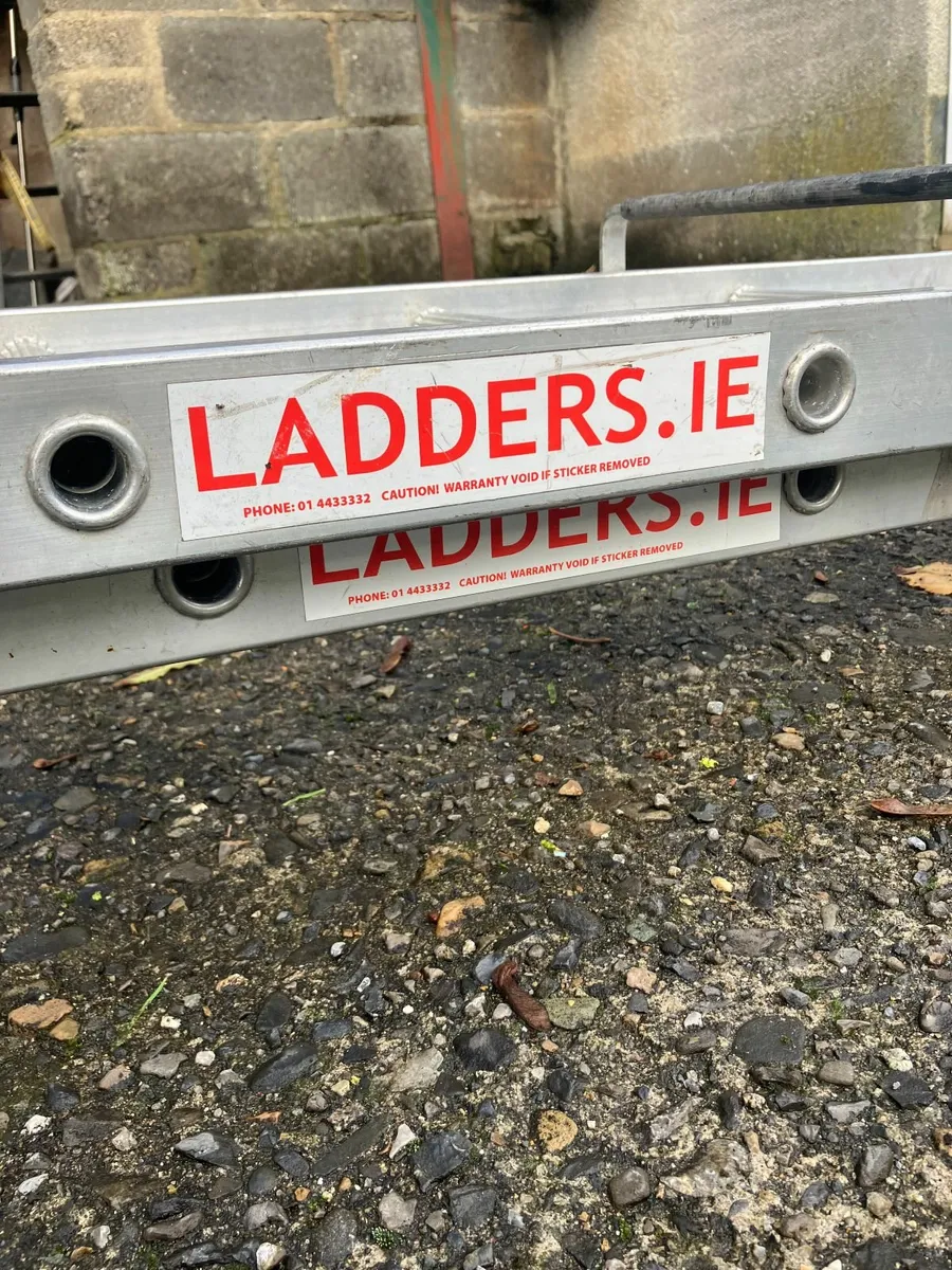 6.64m Trade Roofing Ladder - Image 4
