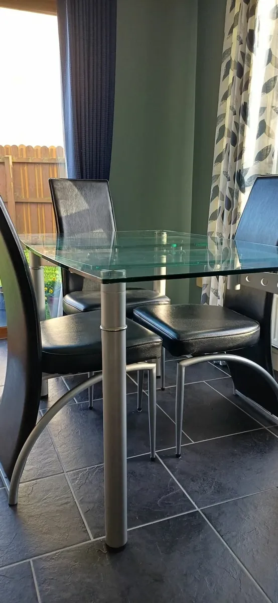 Kitchen table & chairs - Image 2