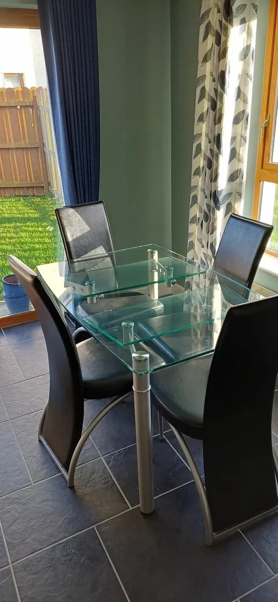 Kitchen table & chairs - Image 1