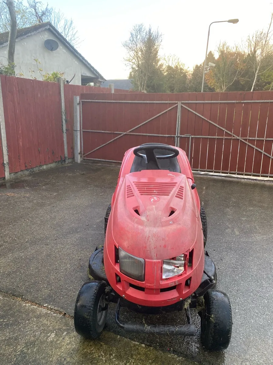 Ride on lawnmower - Image 1