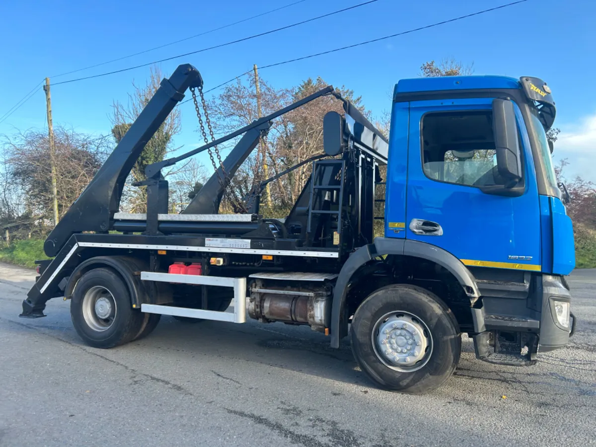 2016 Mercedes axor 1832 skip loader - Image 4