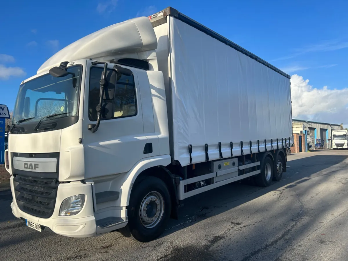 2015 Daf cf 6x2 Curtainsider with Moffett kit - Image 1