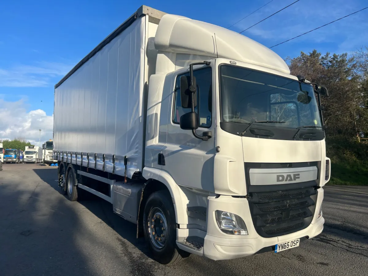 2015 Daf cf 6x2 Curtainsider with Moffett kit - Image 3