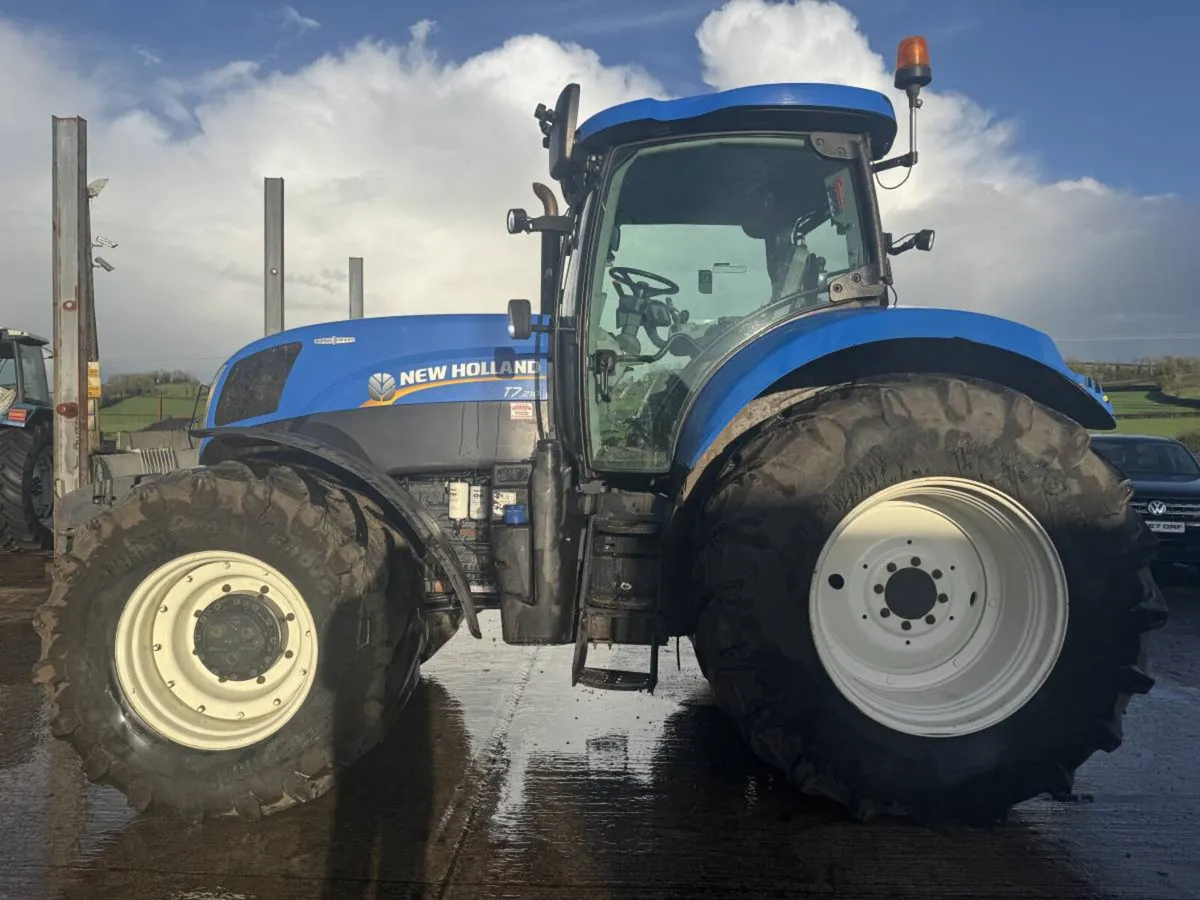 2012 New Holland T7 210 Auto Command - Image 2