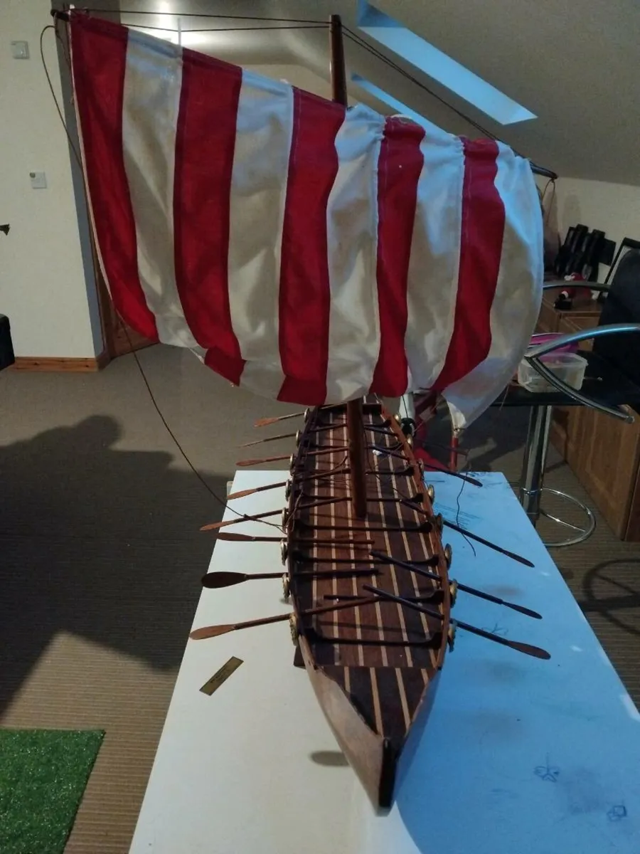 Viking model ship - Image 1