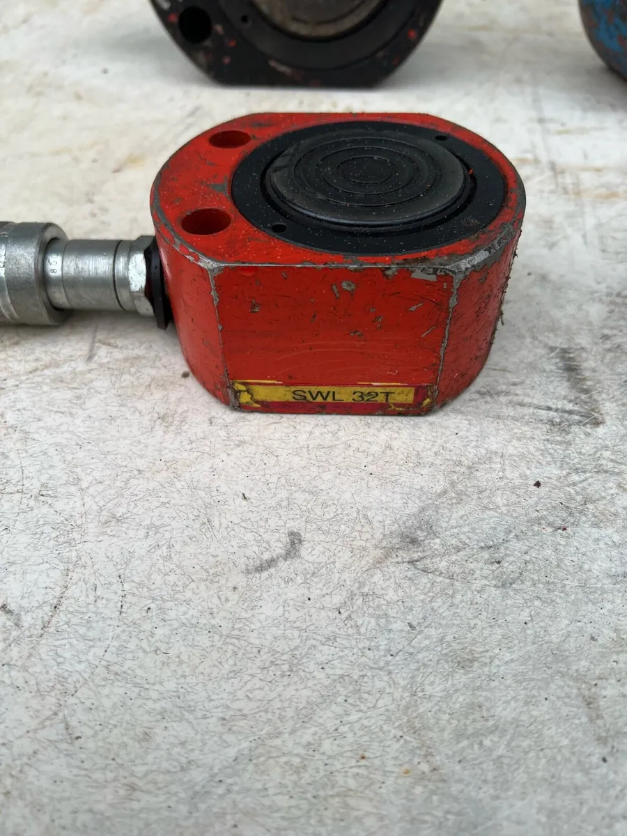 Hydraulic jacks low profile short Ram. - Image 3