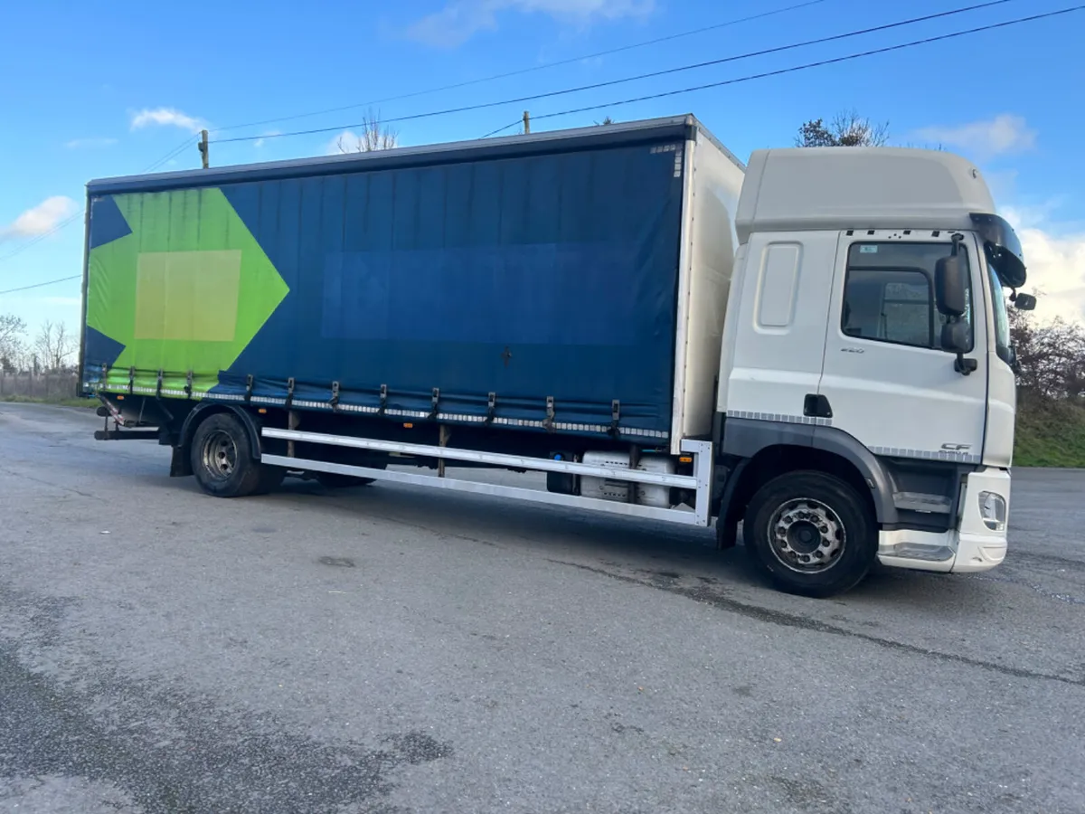2017 Daf cf220 18 ton Curtainsider tail lift - Image 4