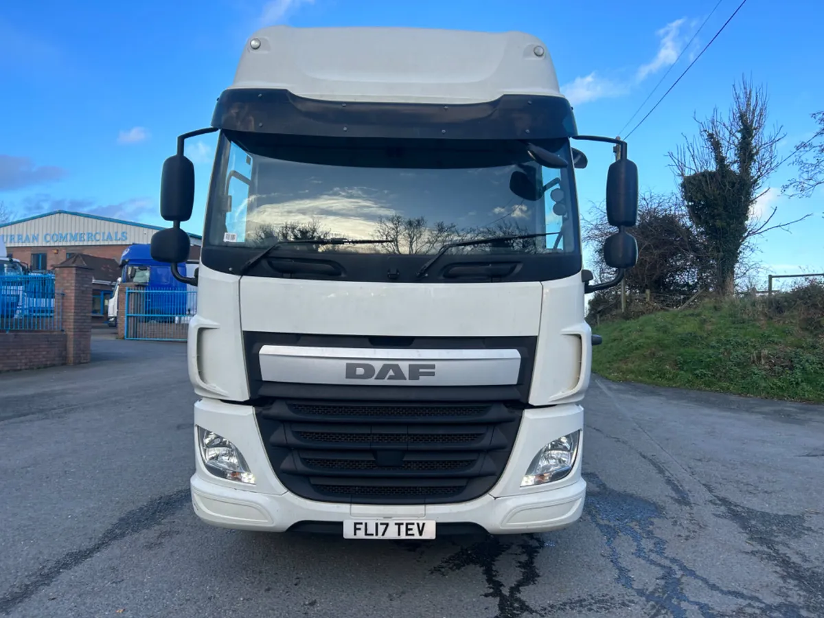 2017 Daf cf220 18 ton Curtainsider tail lift - Image 2
