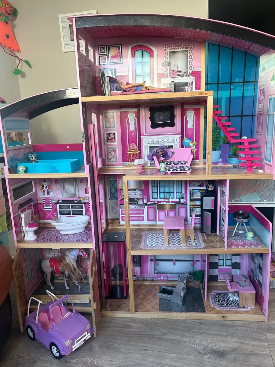 Wooden dolls house - Image 2