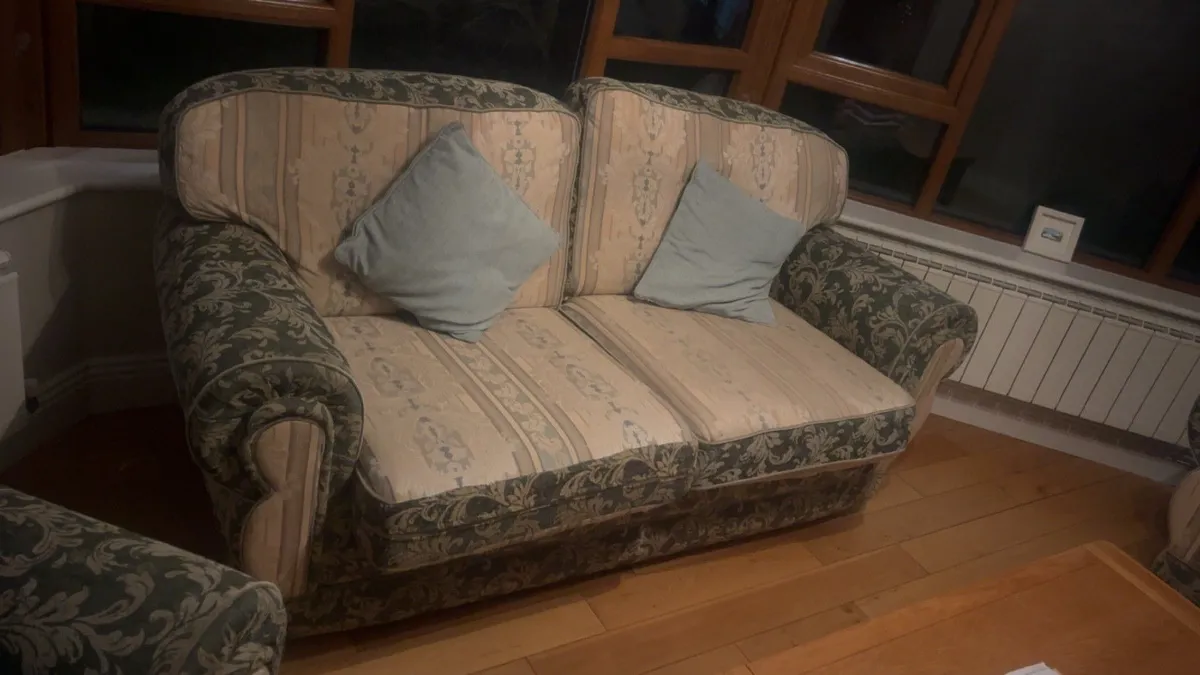 Couch - 2 seater and two 1 seaters - Image 1